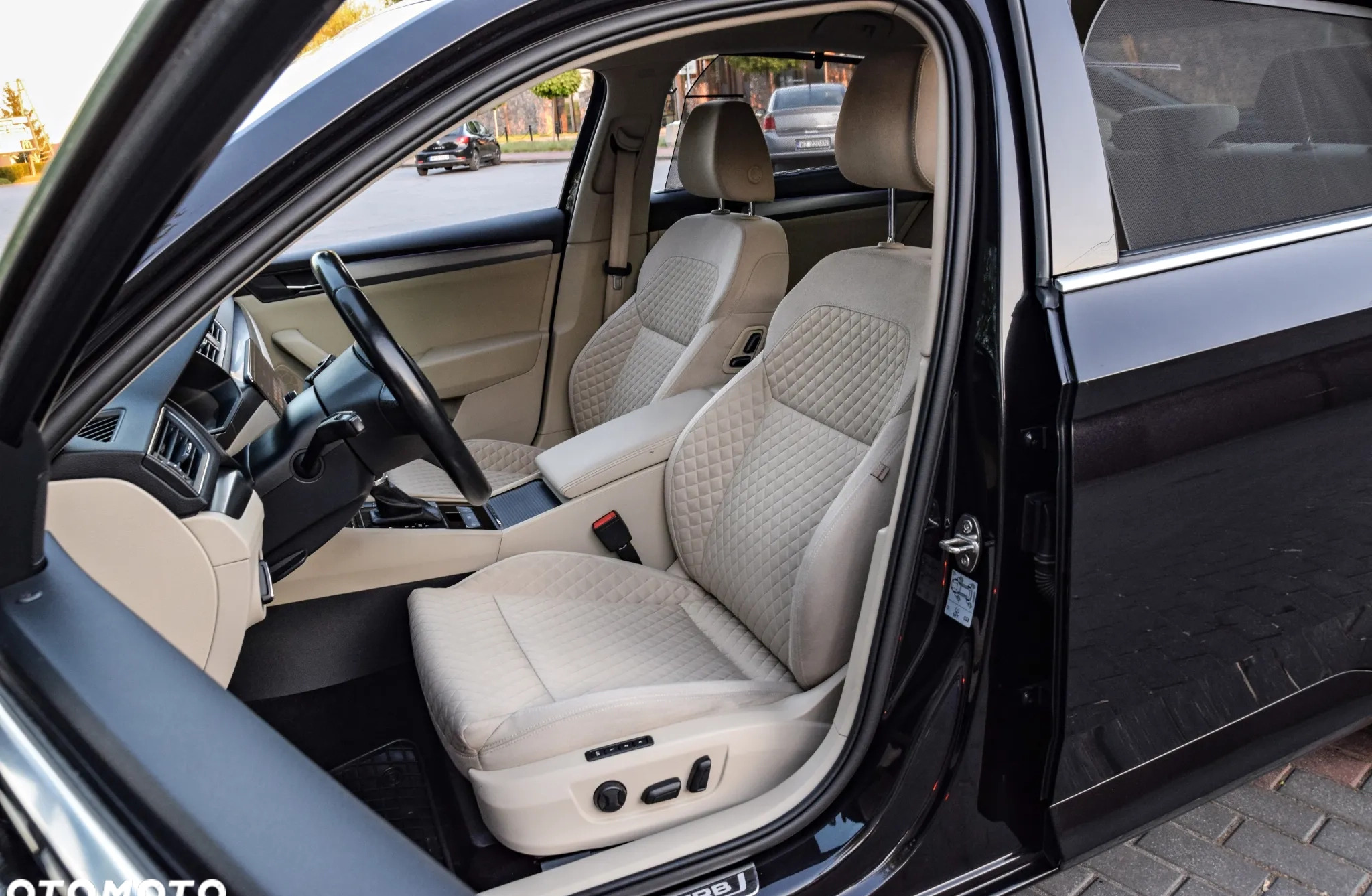 Skoda Superb cena 84900 przebieg: 200000, rok produkcji 2018 z Sochaczew małe 742